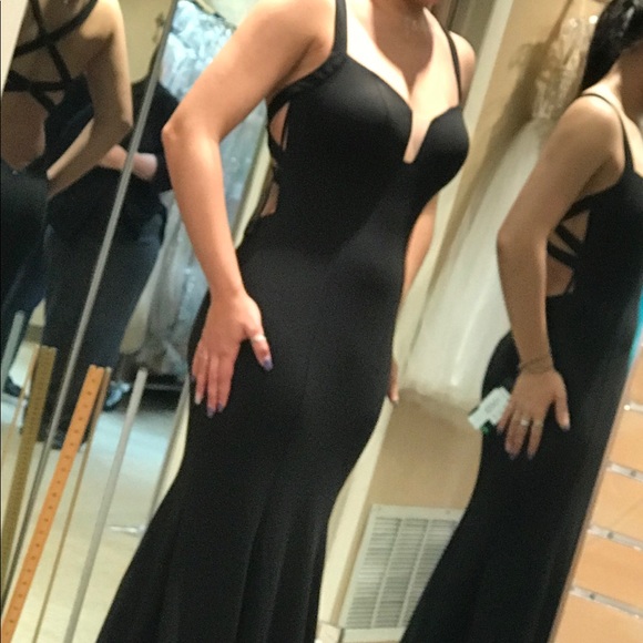 Prom dress black gown - Picture 2 of 4